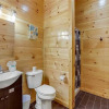 Отель Splash of Moonshine - Two Bedroom Cabin, фото 14