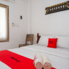 Отель RedDoorz Syariah near Plengkung Gading 2, фото 3