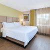 Отель Candlewood Suites Rocky Mount, an IHG Hotel, фото 6