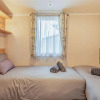 Отель 2 Bed 6 Berth Lodge in Shorefield Oakdene Dorset, фото 7