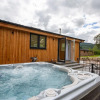 Отель Lyon Lodge, Sleep 6, Private hot Tub, pet Friendly, фото 10