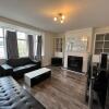 Отель Bright and Spacious 2-bed Apartment in Sutton, фото 4