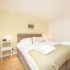 Отель Large 2 Bedroom, 2 Bathroom Apartment, Moments From King's Road - Edith Terrace, фото 2
