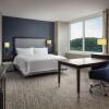 Отель Hampton Inn & Suites Teaneck Glenpointe, фото 34