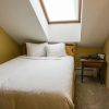 Отель Bright Winter Stay W/skylight 2br/ba Short Stroll To Main St 2 Bedroom Condo by RedAwning, фото 20