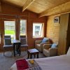 Отель Remarkable 1-bed Cabin in Hythe, фото 5