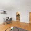 Отель Skyvillion - Spacious 2bed W Balcony In Barnet, фото 2