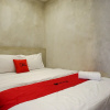 Отель RedDoorz Plus near Kawasan Sam Poo Kong Semarang, фото 26