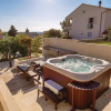 Отель Awesome Home in Barbat with Hot Tub, WiFi, 4 Bedrooms, фото 14