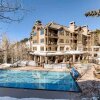 Отель Exquisite 3 Bedroom Ski In, Ski Out Residence Offering Spectacular Mountain Views With Outdoor Pool  в Бивер-Крике