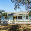 Отель Cottage Breeze by Oak Island Accommodations, фото 19
