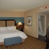 Отель Hampton Inn & Suites Charlotte Airport, фото 14