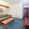 Отель Microtel Inn & Suites Tulsa East Admiral Place, фото 3