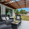 Отель Private Home 2 Miles From Siesta Key, фото 21
