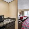 Отель Comfort Suites Near Vancouver Mall, фото 32