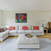 Отель Beautiful Spacious Open-planned 3 Bedroom Apartment in Earls Court, фото 2