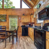 Отель View Catcher - Two Bedroom Cabin, фото 10