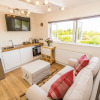 Отель Sea View Holiday Flat - Covehurst Bay, фото 3