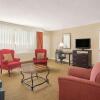 Отель Ramada Plaza by Wyndham Fayetteville Fort Bragg Area, фото 6