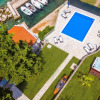 Отель Beachfront Villa Gabriela with Pool, фото 1