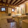 Отель Fenice Apartments in Venice - Sant'Angelo, фото 15
