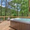 Отель Lil Bear's Den, 3 Bedrooms, Hot Tub, Deck, Wifi, Sleeps 8, фото 17