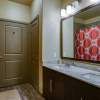 Отель Stay Smart Live Oak St Uptown Downtown, фото 12