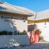 Отель River Road Guest House, фото 1