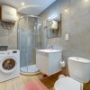 Отель Modern Apartment Close to Amenities, фото 6