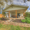 Отель River Oaks Retreat With Hot Tub, фото 20