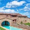 Отель Marvellous Country Villa Surrounded Only by the Unique Green Fields of Val d Orcia Salted Water Poo-, фото 1