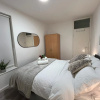 Отель Elegant 3 Bedroom Flat with Garden Oasis, фото 3