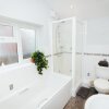 Отель Newly Refurbished House - 10 Minute Walk From City Centre, фото 7