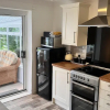 Отель Cozy, Dog Friendly, Family Bungalow, Parking, Wifi, фото 6