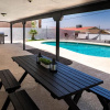 Отель NEW - Havasunny Stay - Sleeps 16, Pool, Spa, Game Room, Fire Pit, Sunsets, Near Lake, фото 16