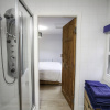 Отель Merlins Cabin - 2 Bed - Blaen Cedi Farm, фото 2