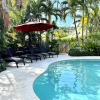 Отель Bahama Breeze Bungalow, Pool and Close to Shops & Restaurants, Downtown, Kravis Center, фото 16