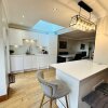Отель Spacious 6 Bed House in Wembley, фото 10