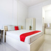 Отель RedDoorz Syariah @ Griya Izzara Guest House, фото 10