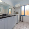 Отель Tah Villa, 1/68 Marine Drive, фото 3