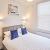 Отель Host Stay Apartment 2 Queens Court, фото 2