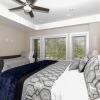 Отель Villa Vista - Fabulous new Home Overlooking the Golf Course in Port Carling, фото 5