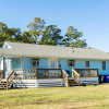 Отель Cottage Breeze by Oak Island Accommodations, фото 18