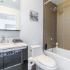 Отель Stunning New 1BR Suite Trendy Queen West, фото 8