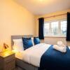 Отель Sweetbriar - Stylish 4-Bed close to NEC, Airport, JLR, Solihull, фото 3