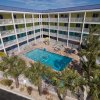 Отель Pelican Pointe Hotel by Sunsational Beach Rentals, фото 17