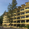 Отель OYO HOME 90700 Teluk Batik Holiday Apartment, фото 1