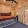 Отель Majestic Manor - Three Bedroom Cabin, фото 4