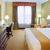 Отель Holiday Inn Express Hotel & Suites Winnie, an IHG Hotel, фото 6