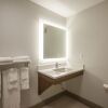 Отель Holiday Inn Express & Suites, фото 2